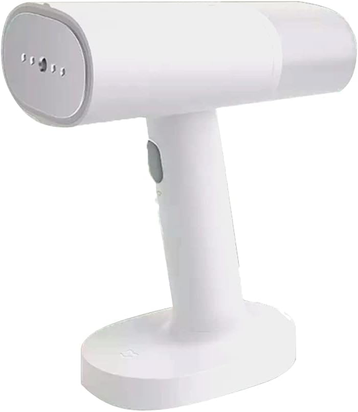 Ce defroisseur portatif au reservoir detachable